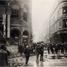 Soldiers & civilians inspecting bomb damage to Wellington Street, Strand, as a result of a Zeppelin night  raid on 13th October 1915. | City of Westminster Archive Centre