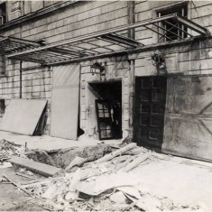 Damage to the side door of the Strand Theatre as a result of a Zeppelin night raid on 13th October 1915. | City of Westminster Archive Centre