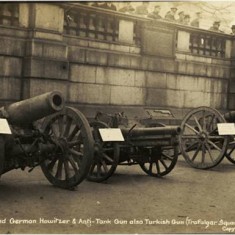 Captured guns on display in Trafalgar Square in November 1917. | City of Westminster Archive Centre